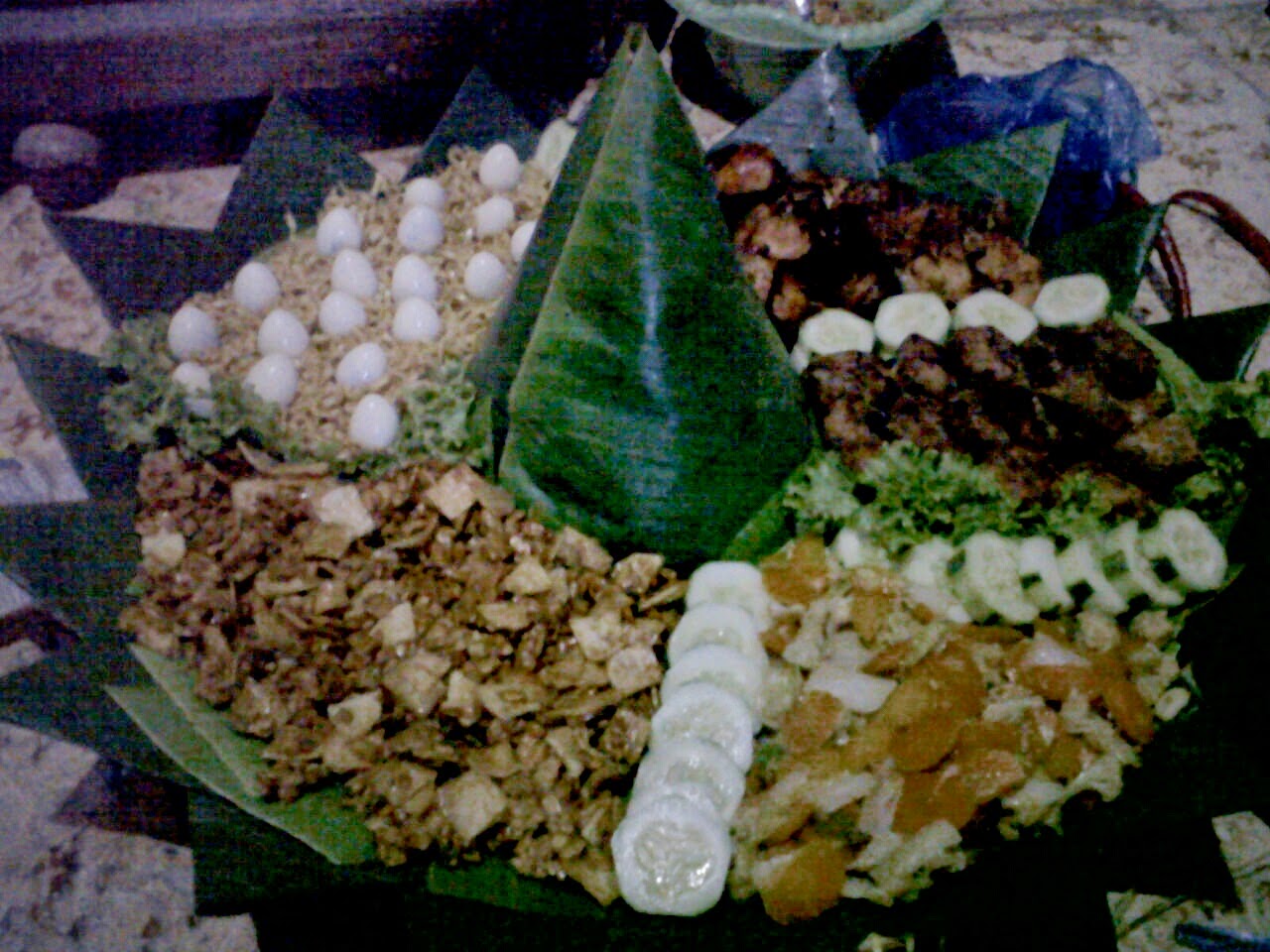 Cara Membuat Kerucut Tumpeng Dari Daun Pisang