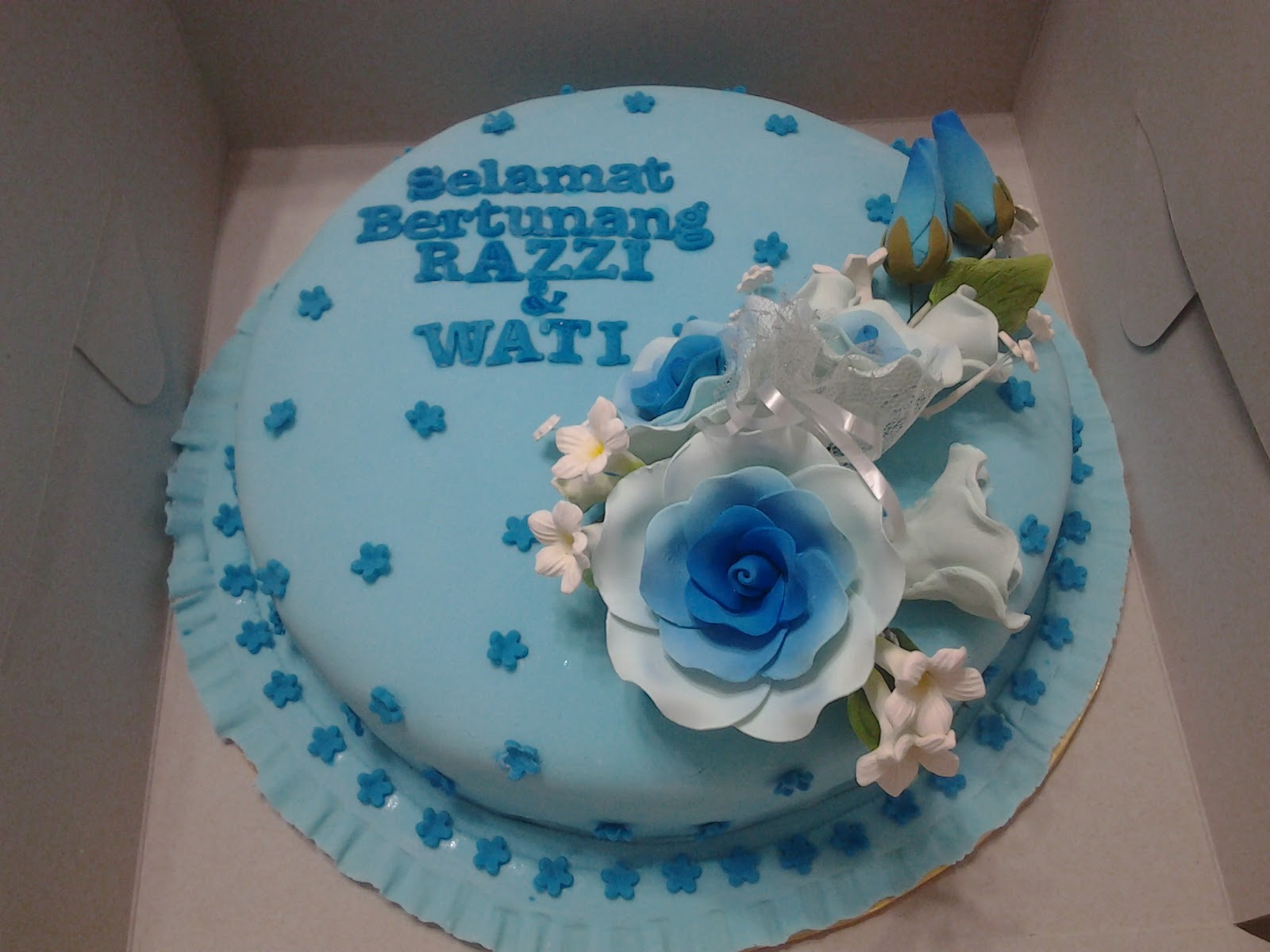 Kek Hantaran Tema Biru cantik manis bridal & bouquet Kek Hantaran Tema Biru cantik manis bridal & bouquet