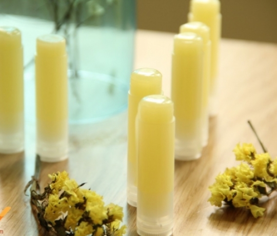 Hướng dẫn làm son môi handmade từ sáp ong thiên nhiên Hướng dẫn làm son môi handmade từ sáp ong thiên nhiên