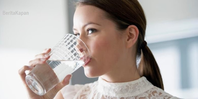 Kapankah Kita Harus Berhenti Minum Air Putih?