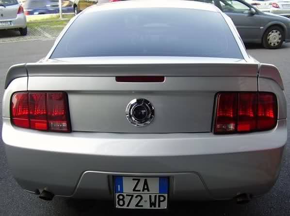 ford mustang con targa za