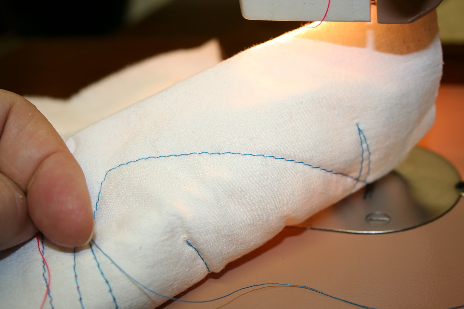 Tammy's Craft Emporium: Necchi Lelia 513 - how to thread the bobbin