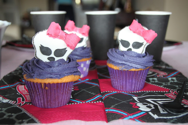 cupcakes-de-fresa, strawberry-cupcakes, monster-high-cupcake