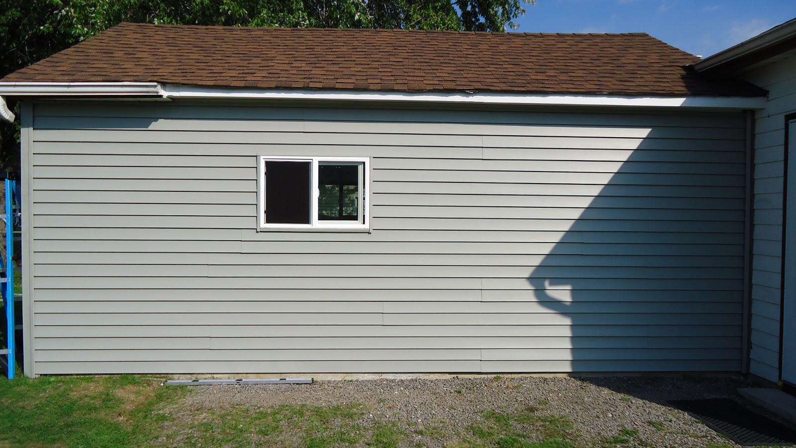 Homemade HomeWrecker Vinyl Siding for our Garage