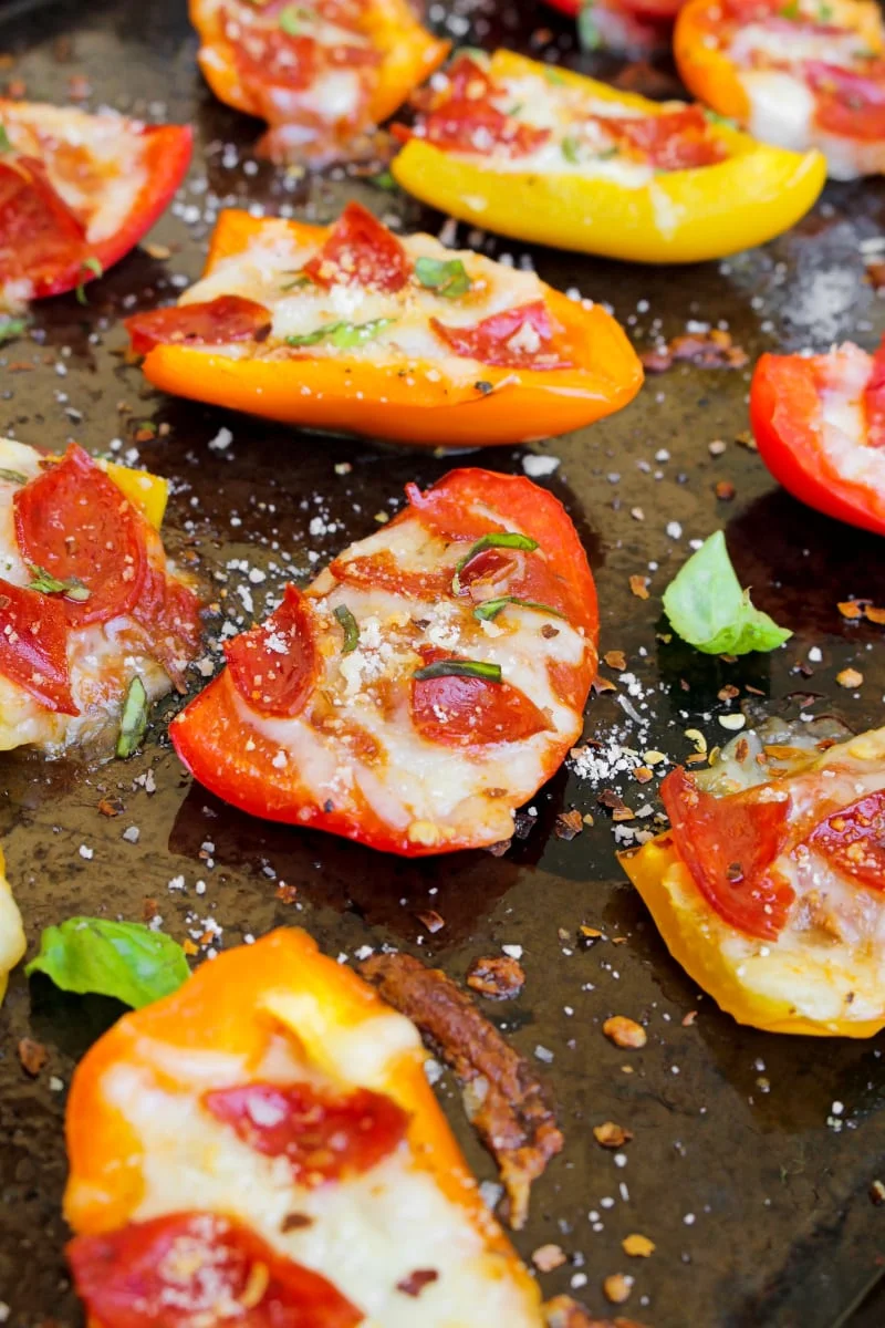 With a bell pepper "crust" and lean turkey pepperoni on top, these Bell Pepper Pizza Bites are a delicious, healthy, low carb way to get your pizza fix! #pizza #lowcarb #appetizer