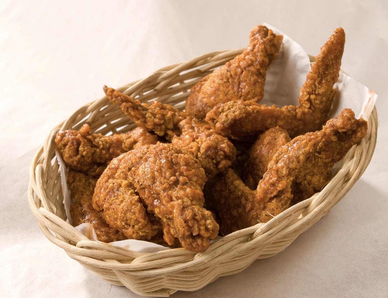 Buffalo Wings for Php100 at Brooklyn’s New York Pizza Recycle Bin of