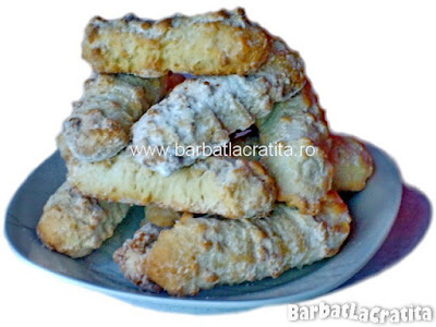 Biscuiţi şpriţaţi cu untură