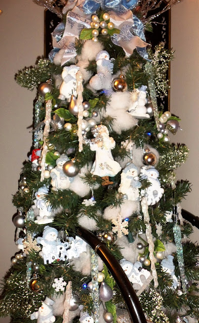 A DEBBIE-DABBLE CHRISTMAS: Christmas in the Powder Room, Christmas Home