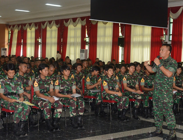Kapendam IV Bekali Taruna Akmil Bijak Bermedsos Kapendam IV Bekali Taruna Akmil Bijak Bermedsos