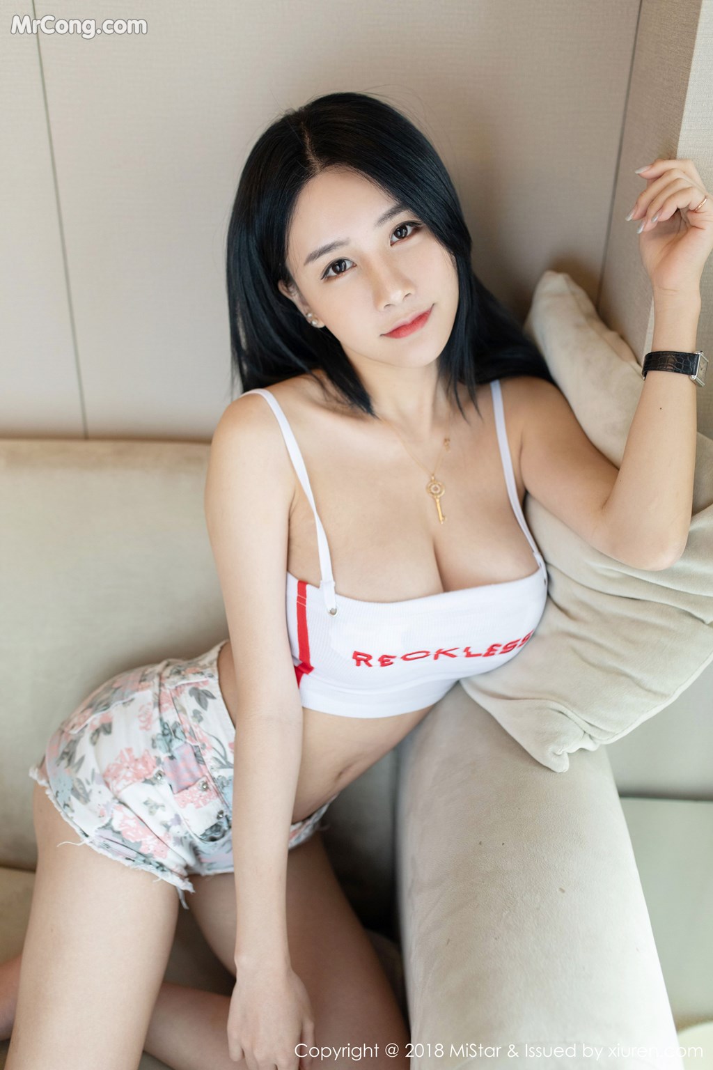 MiStar Vol. 2048: Model Xiao Mo Lin (小 沫 琳) (44 photos)