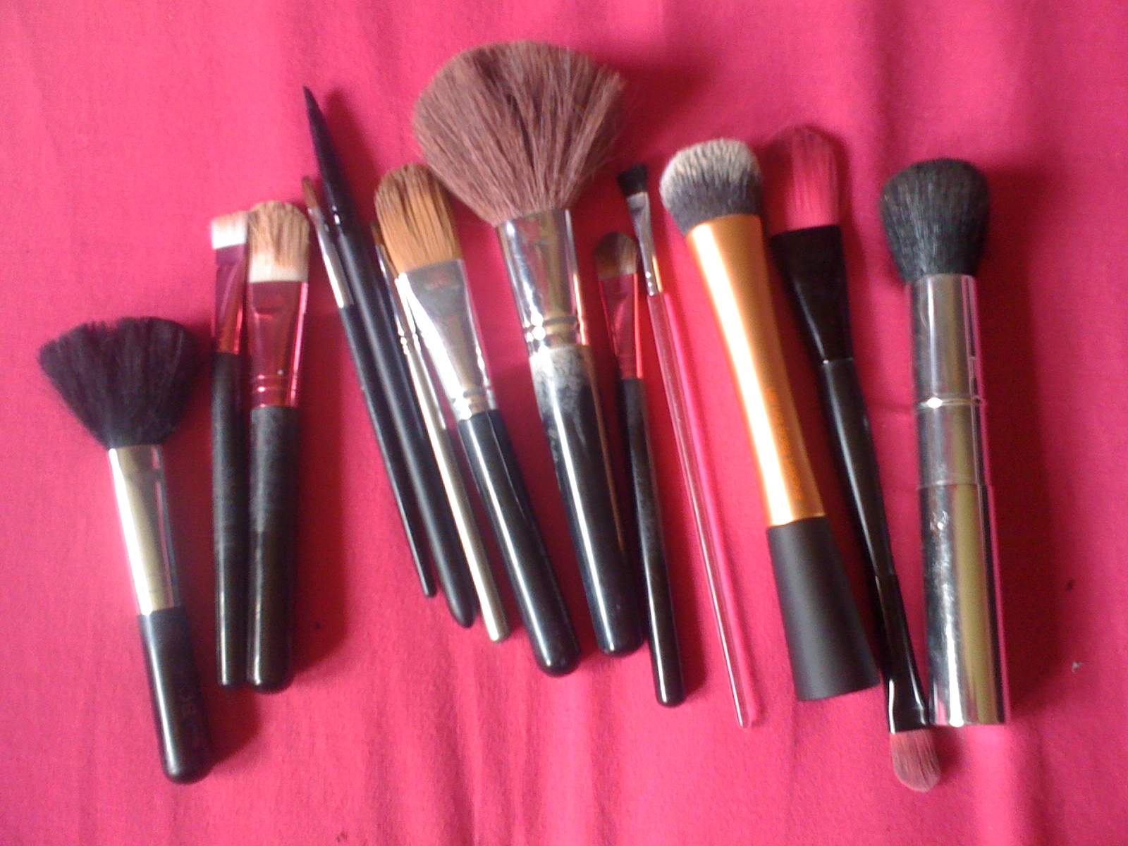 How to Deep clean your makeup brushes. Studs and Flicks