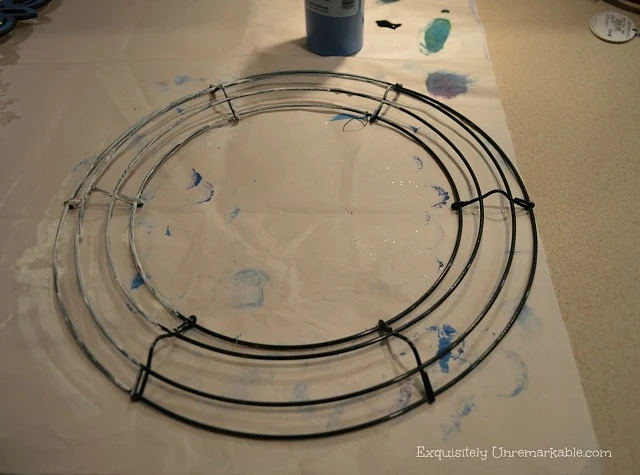 Painting a green wire wreath frame