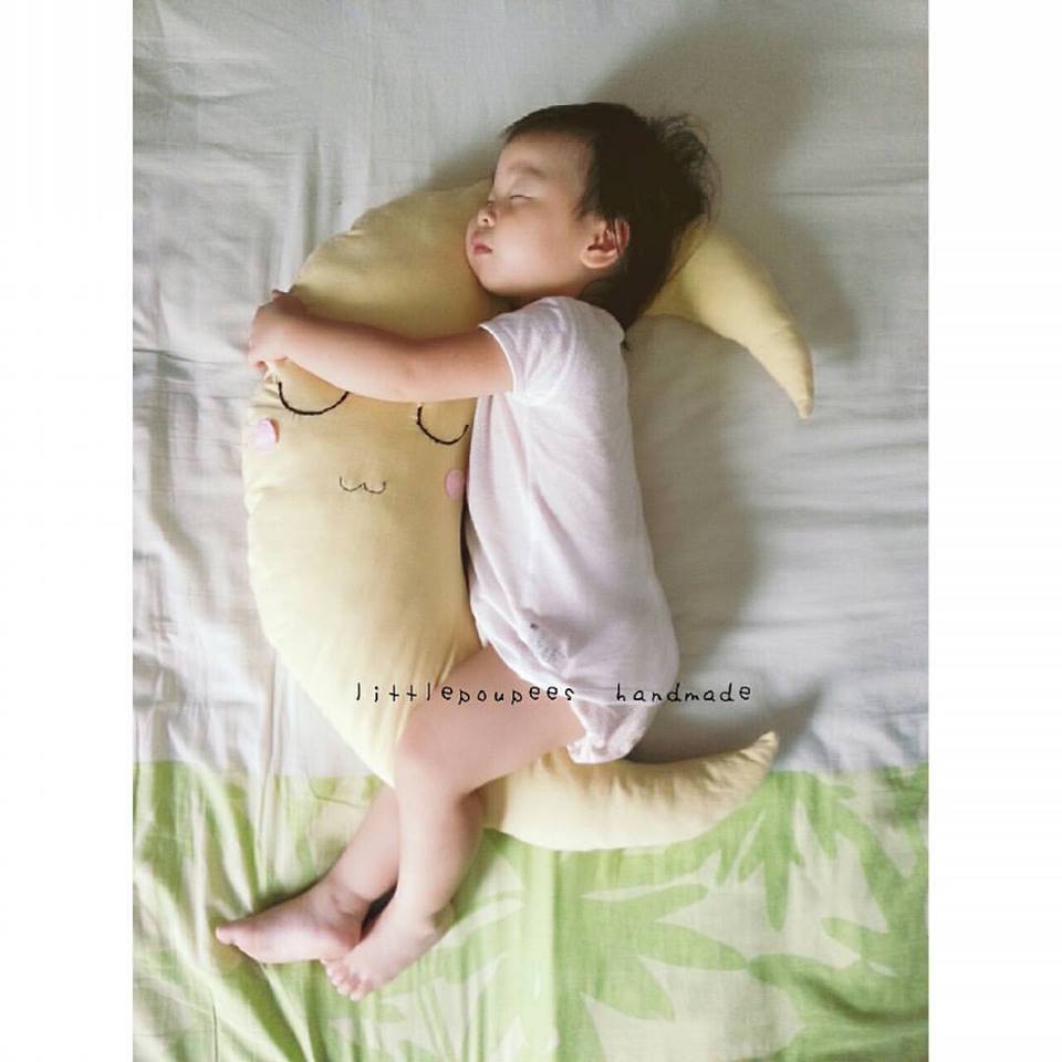 Little pOupEes hAndmadE Moon pillow