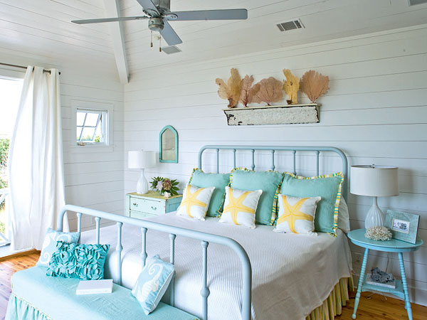 bedroom wall decor ideas diy modern teens bedroom done in coastal style. Love the combination of  | 600 x 450