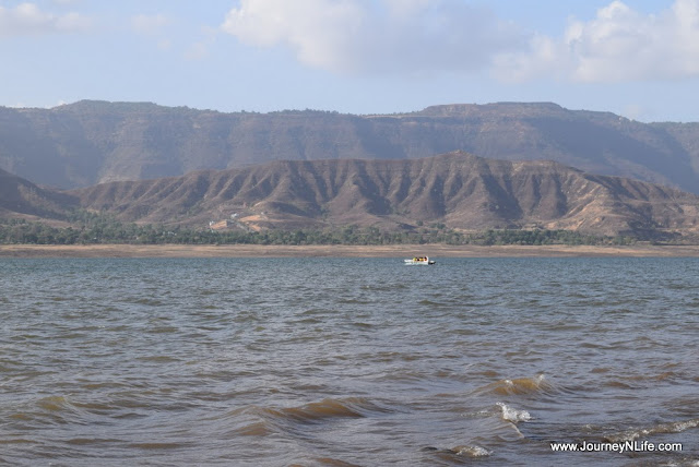 One day bike ride to Dhom dam near Wai