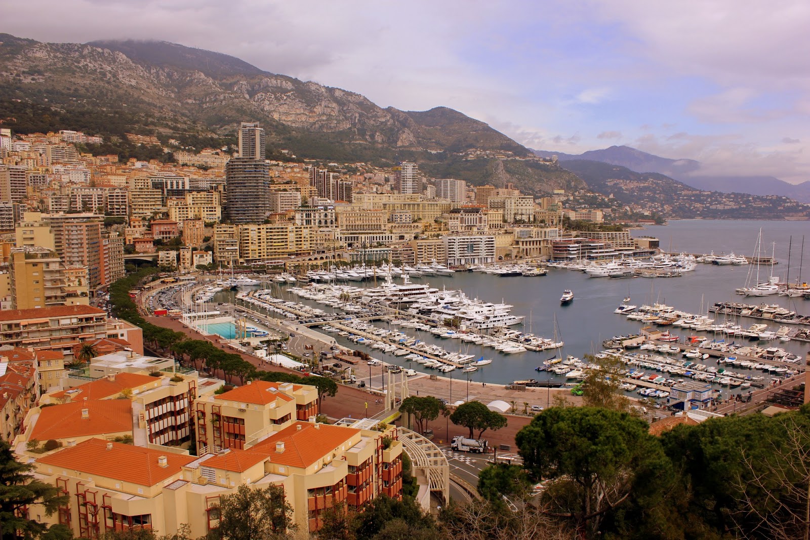 Город находился на южном берегу. Монако климат. Княжество Монако. Столица Монако столица. Монако Коммуны.