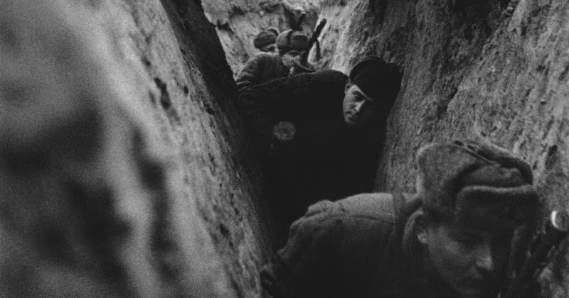 Стихотворение высоцкого письмо перед боем. А закаты алые песня. Владимир высоцкий письмо, перед боем. На дне окопного оврага добыл я гильзу из стены. Письмо солдату на фронт.