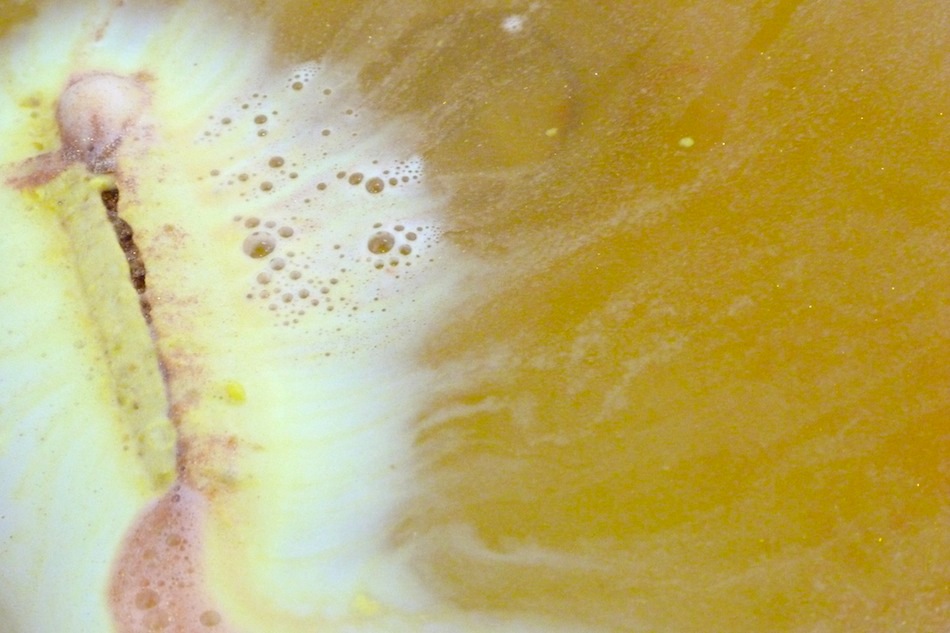 an image of sparkler bath bomb
