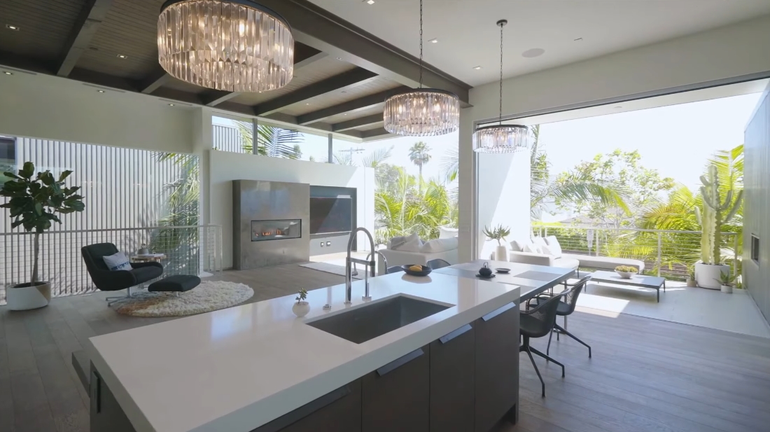 Tour 248 Bernard Ave, Venice, CA vs. 33 Interior Design Photos