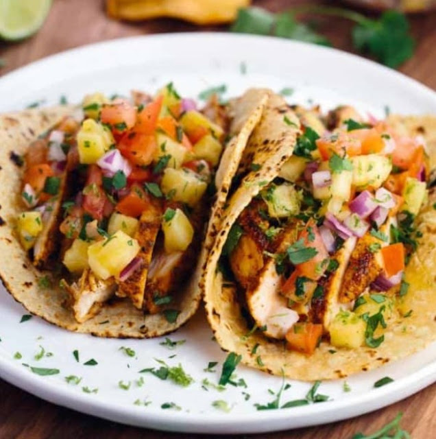 Blackened Chicken Tacos with Pineapple Salsa #lowcarb #diet