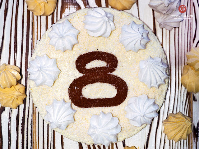 Tort śmietanowo-serkowy na 8 urodziny bloga