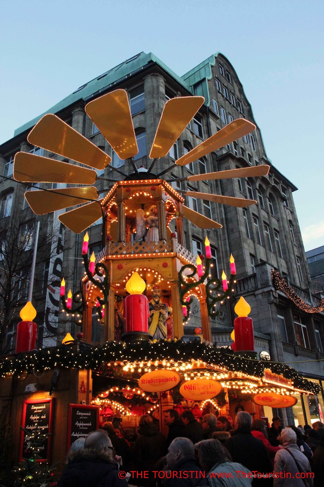 THE TOURISTIN 2023 Guide to Christmas Markets in Hamburg plus one off