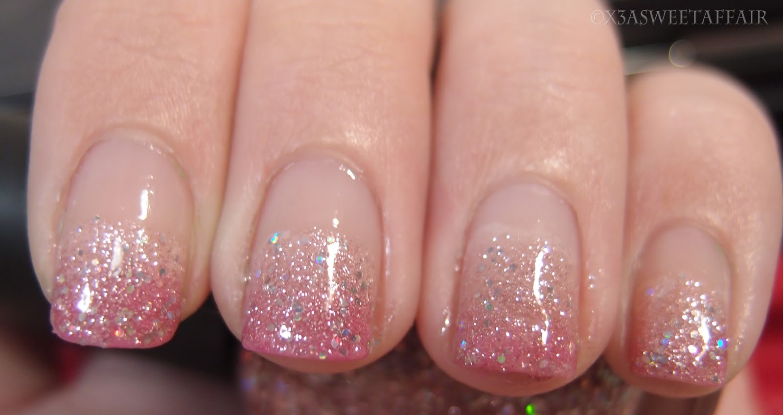 sns nail design for fall ombre pink white glitter