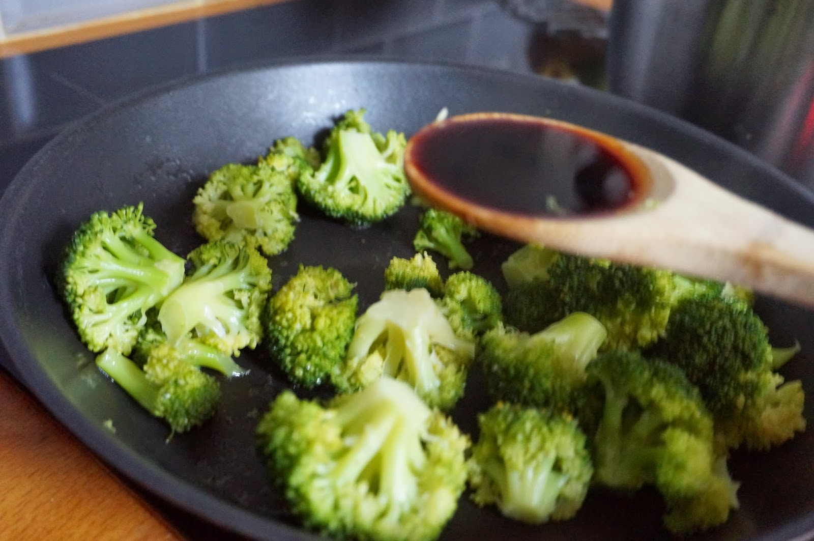 Citron Myrtille Brocoli sauté, sauce soja et sésame