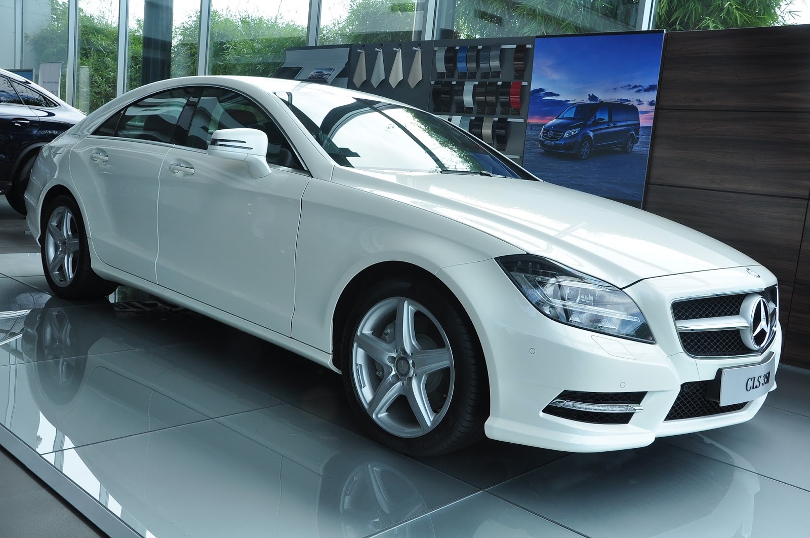 MercedesBenz CLS 350 On Road Price Petrol Features  Specs Images