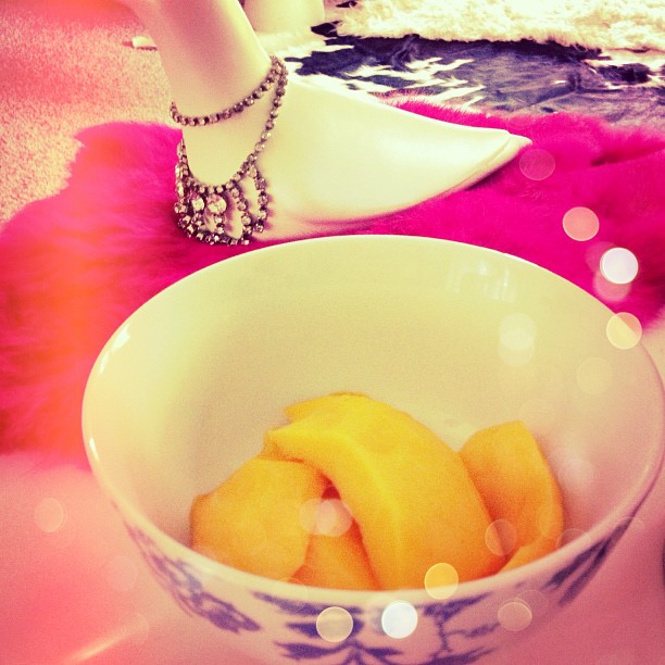 mango in bowl