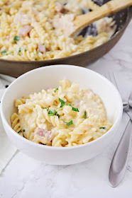 This cheesy and delicious chicken cordon bleu pasta is so flavorful, and so easy to make!