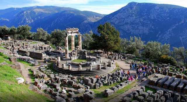 Ο «ομφαλός της γης», οι Δελφοί, σε ένα βίντεο που κόβει την ανάσα