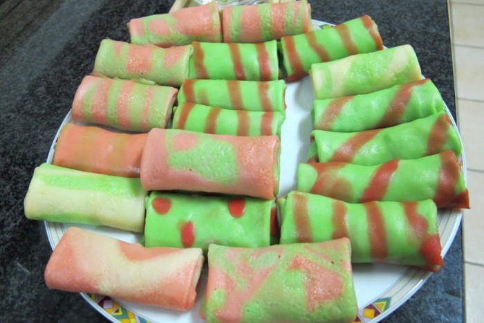 Cara Membuat Kue Dadar Gulung Pelangi Cara Membuat Kue Dadar Gulung Pelangi