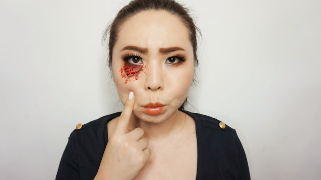 Skinned stretch eye bag sfx face paint makeup tutorial. Prank people with SFX Face painting. Belajar karakter makeup di Indonesia untuk halloween. Demo by indonesian top blogger in beauty. Product used are pac face paint and sariayu inspirasi borneo eyeshadow. 