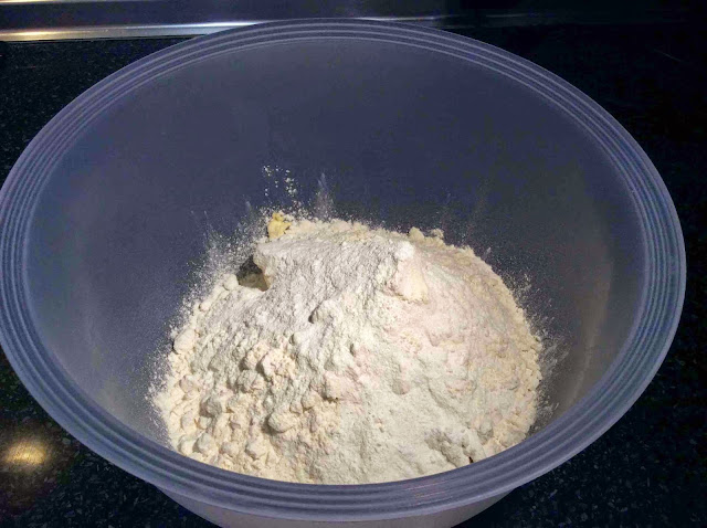 Mezcla de azúcar, harina y levadura