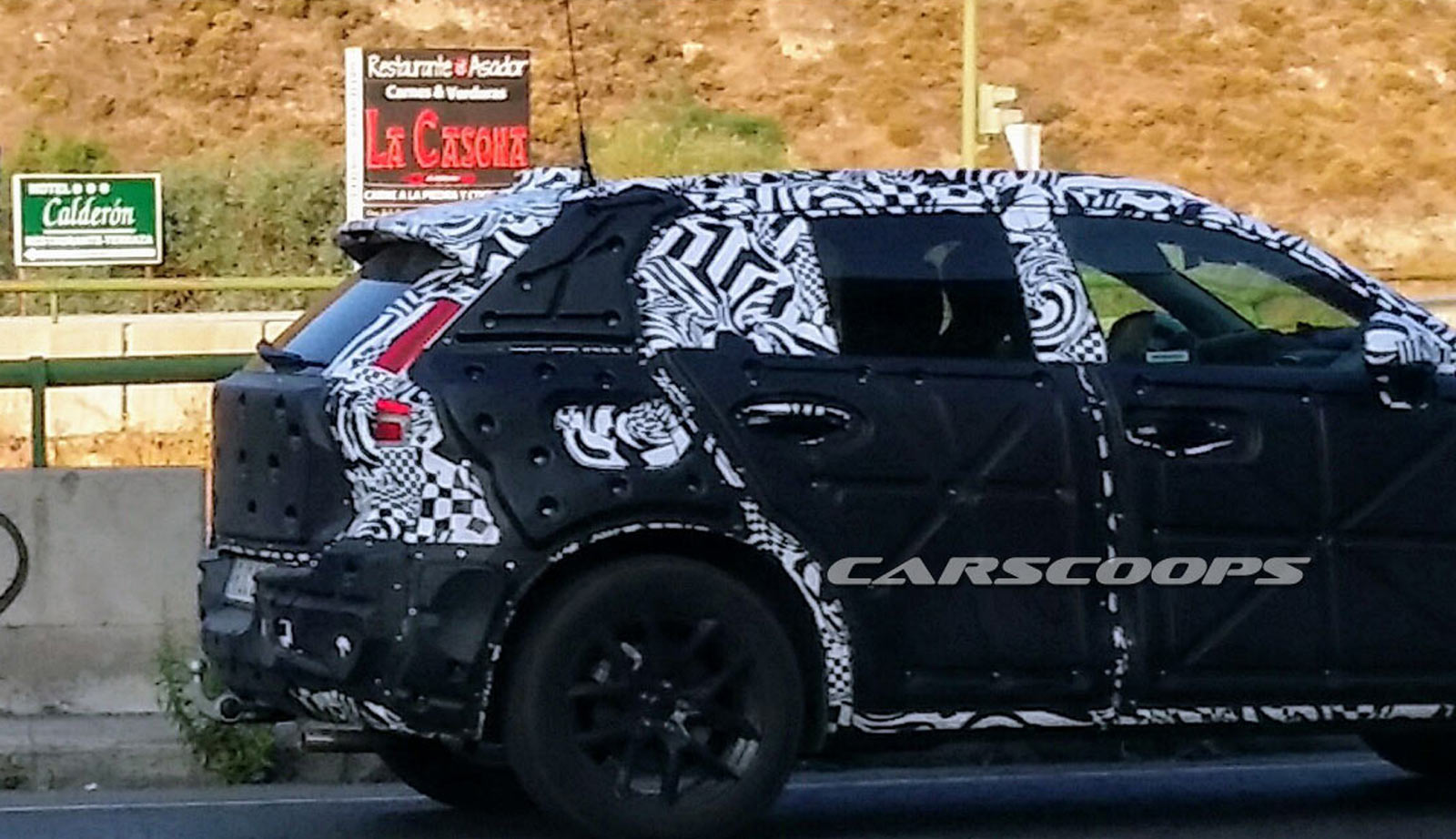 Volvo-XC40-Spy-Shots-4.jpg