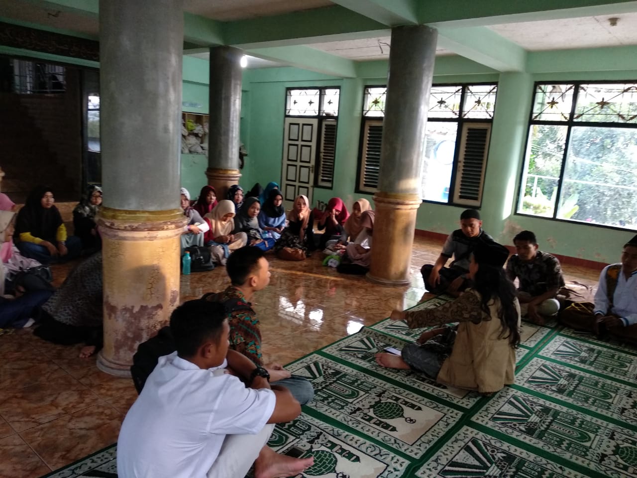 Lestarikan Tradisi, Mahasiswa PGMI STAINU Ziarah ke Mbah