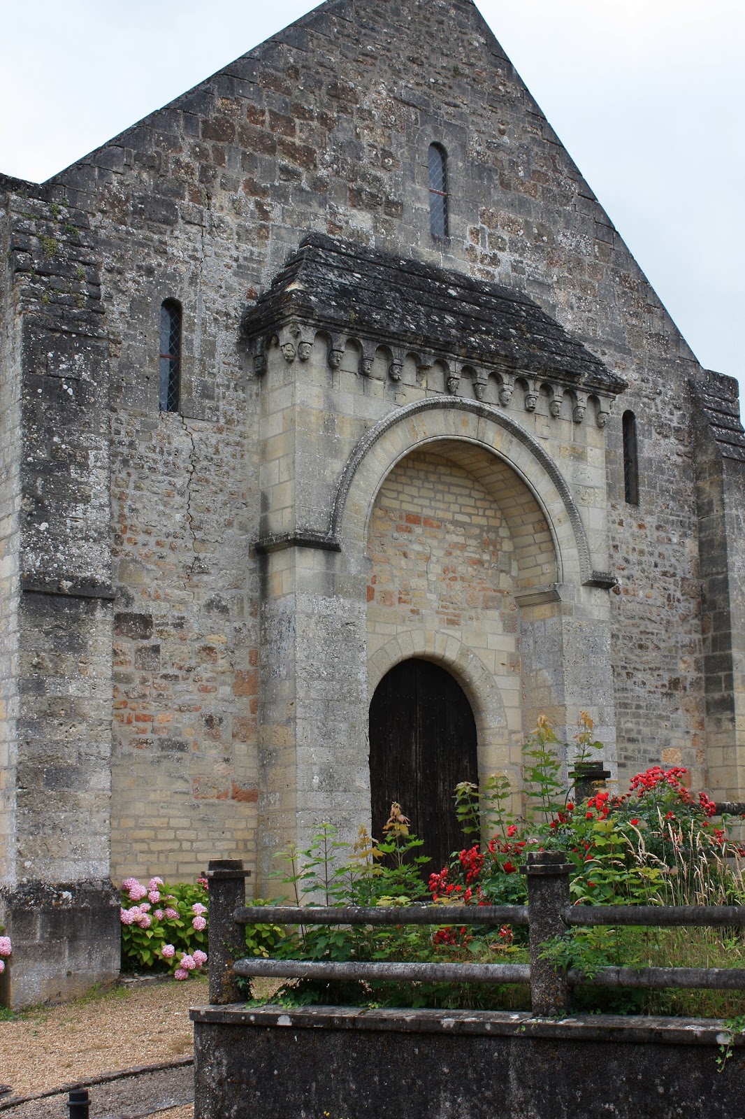 Atlas roman PontdeRuan Eglise SainteTrinité (37)