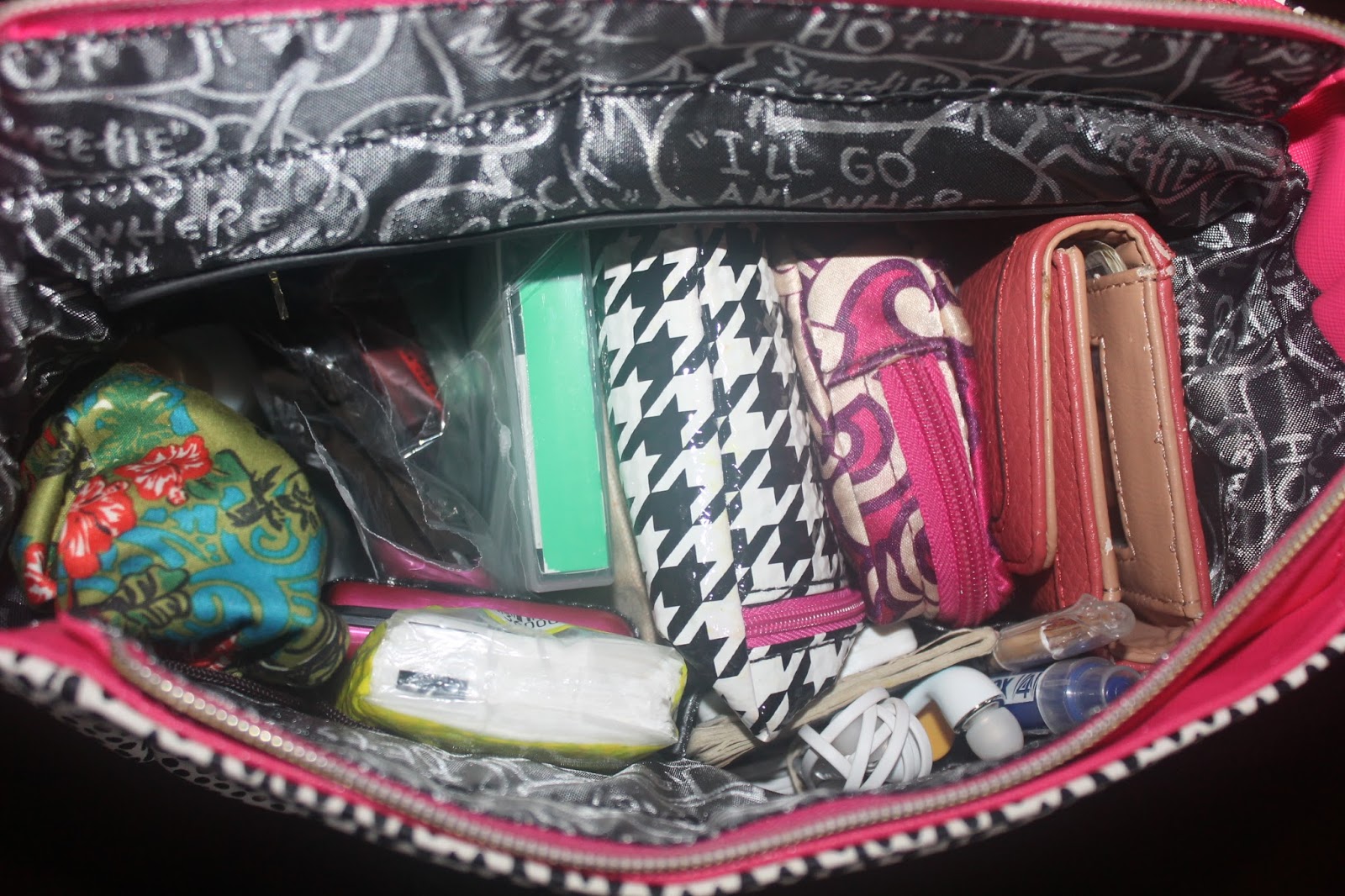 VineelaSiva How to organize Handbag and Whats in my bag