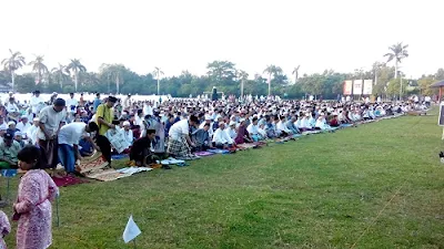 Sholat Idul Fitri, Ribuan Jamaah Penuhi Lapangan Mataram