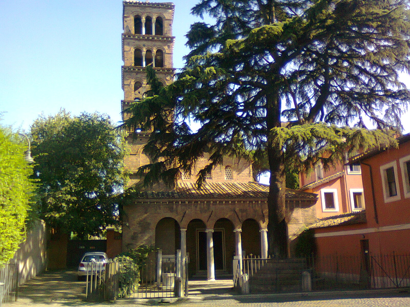 In bici per Roma Angoli nascosti di Roma San Giovanni a porta Latina. In bici per Roma Angoli nascosti di Roma San Giovanni a porta Latina.