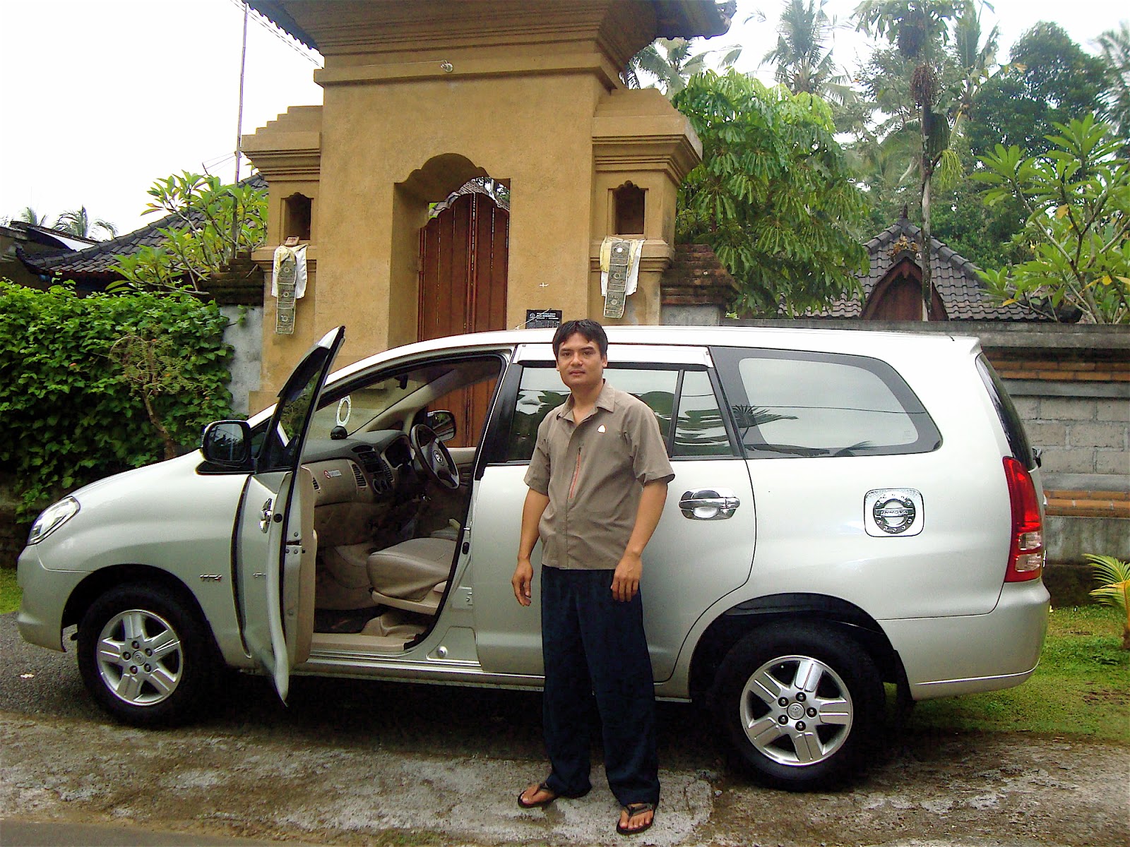 Book Toyota Innova Car Hire in Delhi, Hire Toyota Innova Taxi in Delhi