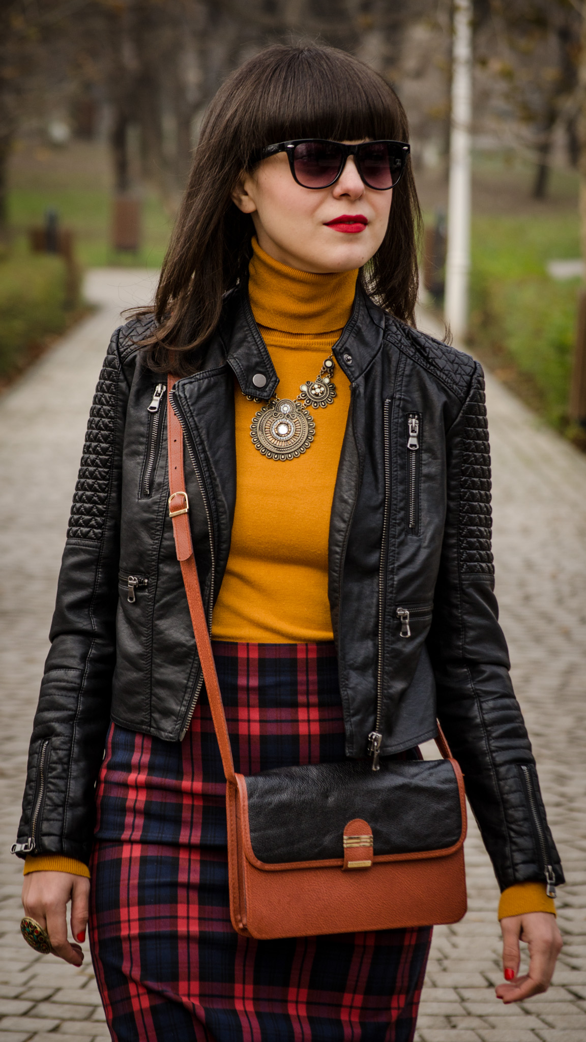 rock leather jacket high waist tartan skirt burnt orange turtleneck mustard high heels fall bangs hair biker look zara new yorker poema