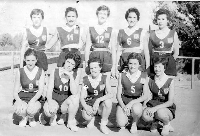 EQUIPO FEMENINO JUVENIL DE BASQUET DEL CLUB BARRIO CANO, campeón de la