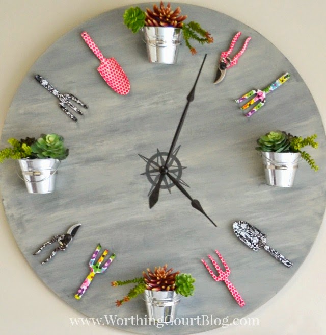 http://www.worthingcourtblog.com/2015/02/how-to-make-a-garden-clock.html