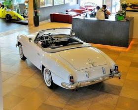 فندق خاص لعشاق السيارات فقط!