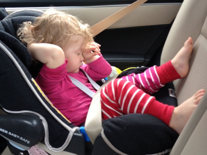 Lasten kanssa autoilu, miten siitä selviää - vinkit automatkoille