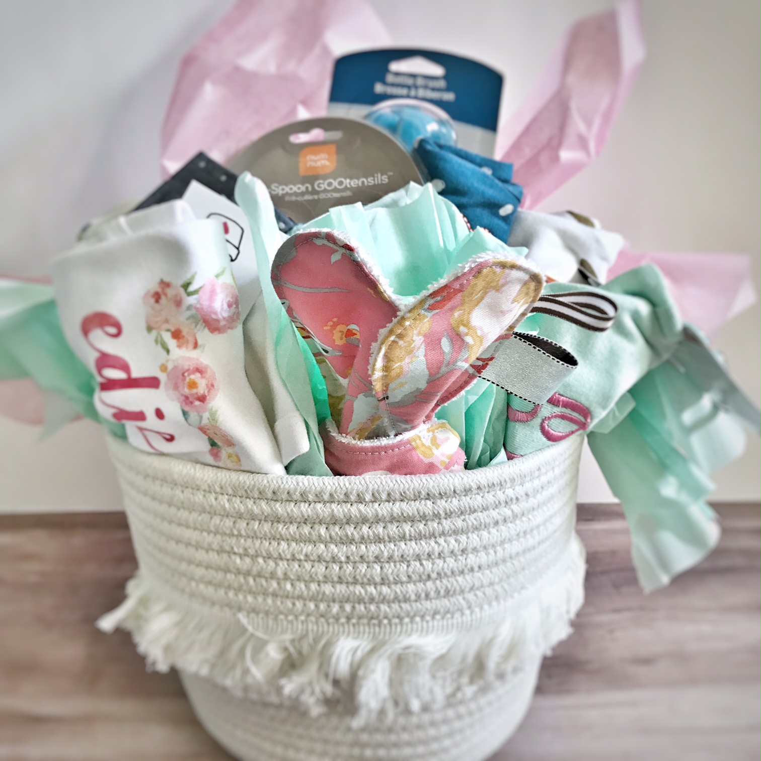 21 Sister, Mother, + Mother In Law Christmas Gifts - Chrissy Marie Blog