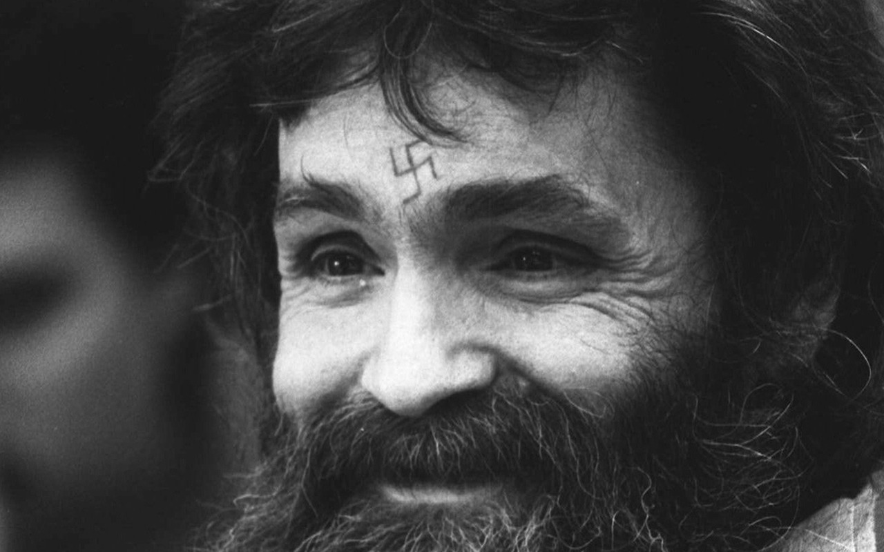 Charles Manson muere a los 83 años.