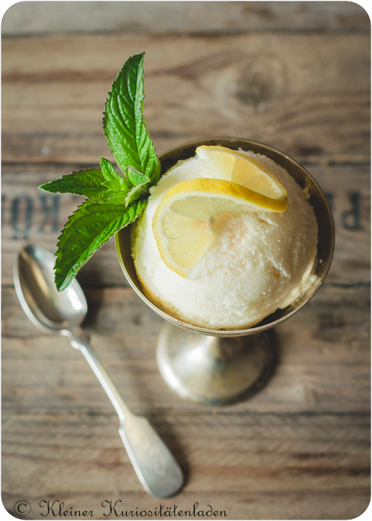 Buttermilch-Zitronen-Eis mit Limoncello